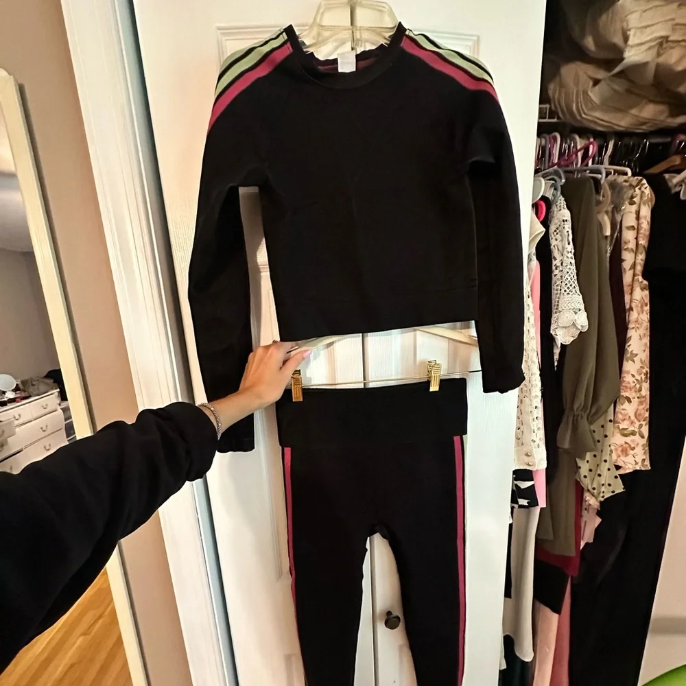 Fabletics Workout Set - Picture 2 of 6